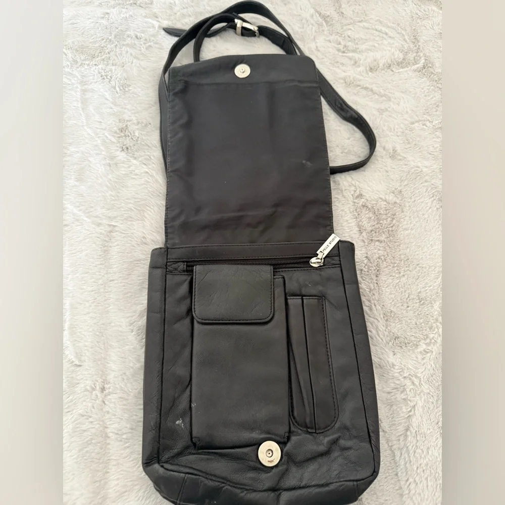 Pelle Studio Black Leather Messenger Bag mens ,Women’s
